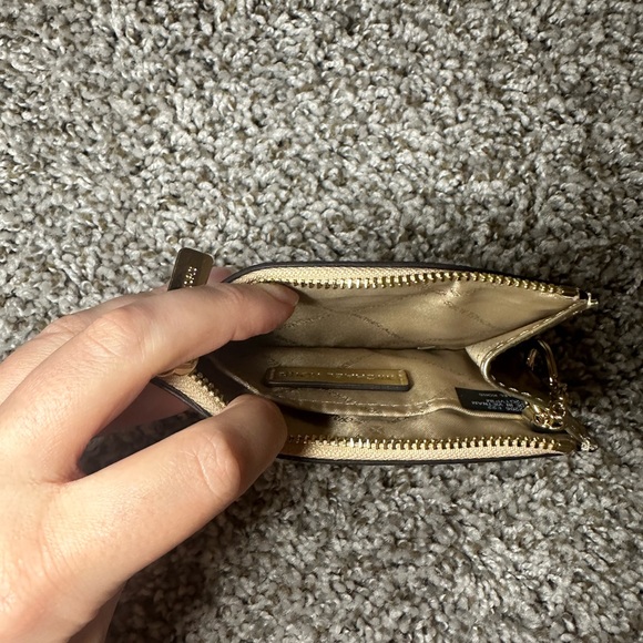 Michael Kors Gold Wallet with keychain - Picture 3 of 3